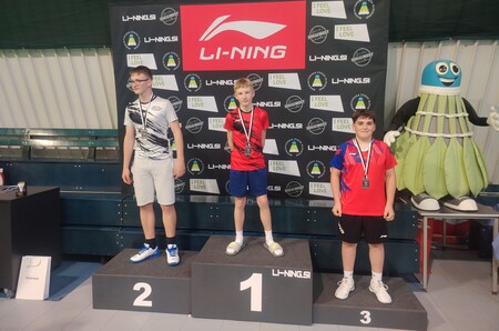 Zaključni turnir mladinske Li-Ning lige šest medalj in šest pokalov za uspešen zaključek sezone (2)